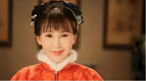 她19岁成婚生子,老公成名后用整部剧捧她,45岁凭娘道走红
