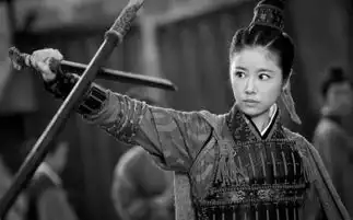 袁弘没想到林心如拎得动剑和枪
