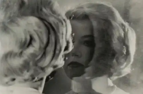 女摄影师系列第20期辛迪舍曼无题电影剧照
