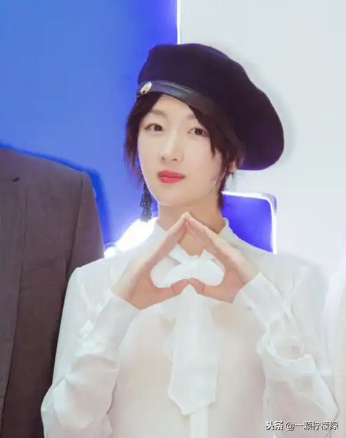 周冬雨挑战另类杂志风格,这突变的画风,一看以为是yamy
