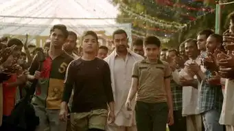 摔跤吧爸爸要么泯然于众人,要么为梦想全力以赴
