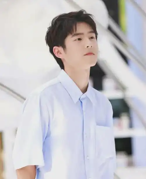 太颠覆刘昊然为新片拔眉毛剃秃顶,潘粤明都认不出,陈思成真狠