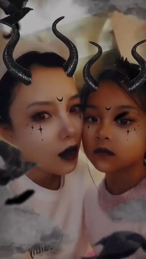 甜馨古装造型已是窈窕淑女,和李小璐万圣节互动超有爱