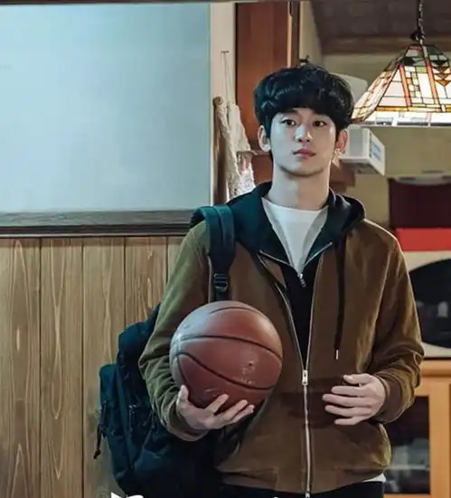 他曾演外星人火爆亚洲,如今专注演问题青年,脸还是这么小
