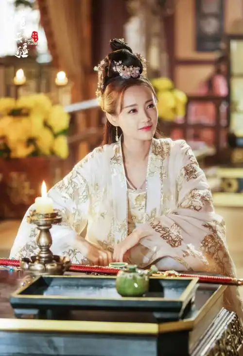 被赞翻版郑爽杨幂的继承者,出道9部女主仍不红邓伦能带火她吗