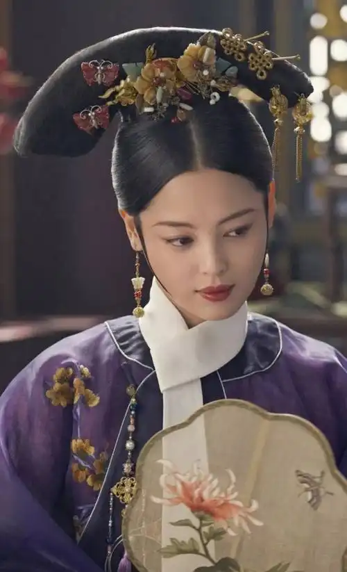 没想到如懿传里这位超级大反派脱下清宫服竟美成这样
