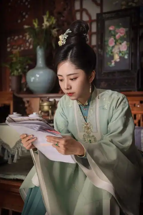 谭松韵锦心似玉杀青演绎罗十一娘备受期待