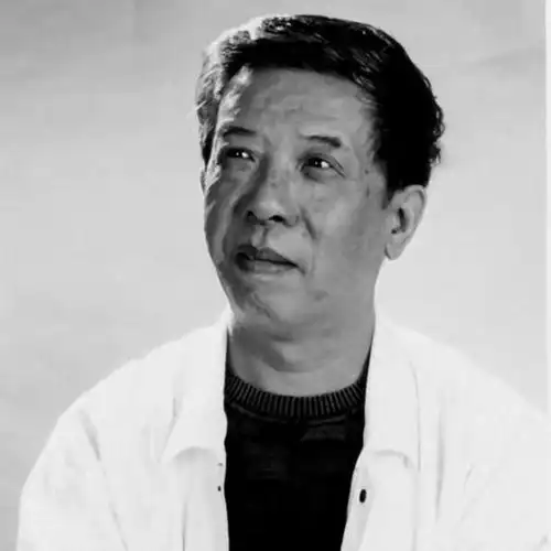 午间星闻贾蓉贾母林黛玉致敬这些远去的87版红楼梦经典角色李琰出任中国速滑国家集训队总教练,正带队备战冬奥