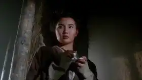 法国郊区旅店老板娘帮助两位地下党逃难