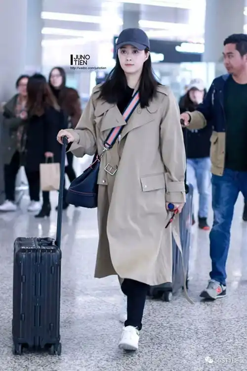 话题女王热巴穿上它气场全开,轻松换季这件外套怎么能少
