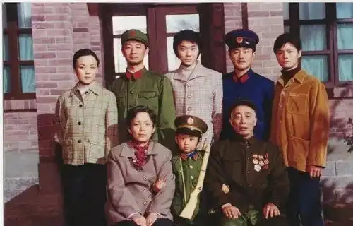 黄海波丑闻后走完万里公益路,出演长安十二时辰,脸被ai换没了
