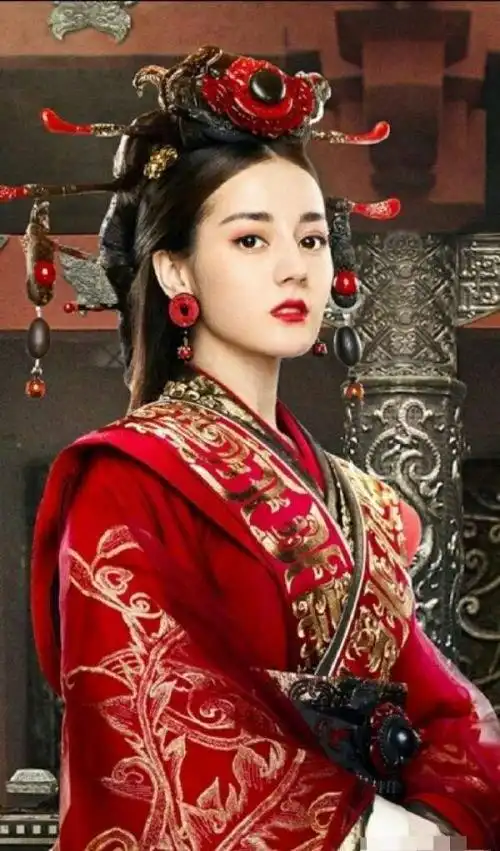 益闲生活女星的红妆造型,谁更倾国倾城
