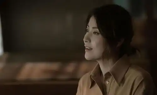 陈慧琳4零艺人的秘密,向华强都礼让三分,做慈善比肩古天乐
