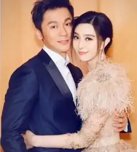 范冰冰晒自己军装剧照遭批,网友军人可以化浓妆吗
