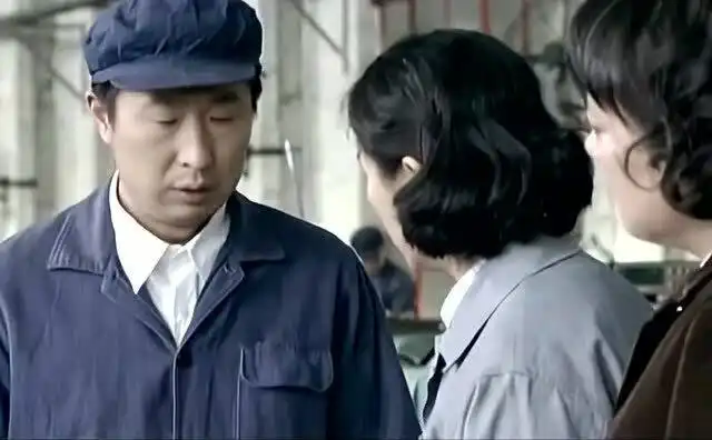 金婚庄嫂被大庄打得鼻青脸肿,去厂里向领导告状,大庄这下慌了
