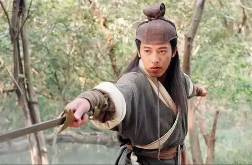 笑傲江湖岳不群是何时变成伪君子的
