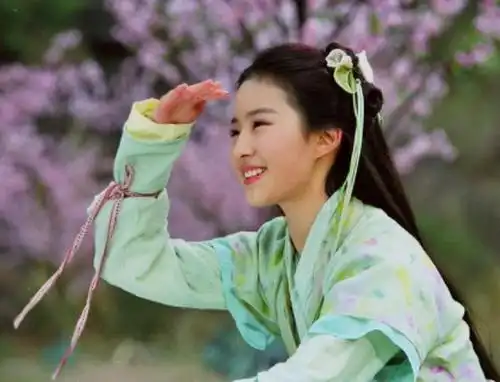 那些年影视剧里的白月光,一眼万年,今天看来依旧令人怦然心动
