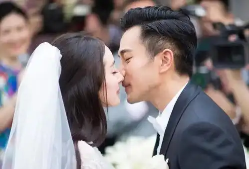 刘恺威带女儿国外旅游,刘丹回应小糯米颜值争议,否认孙女像妈妈
