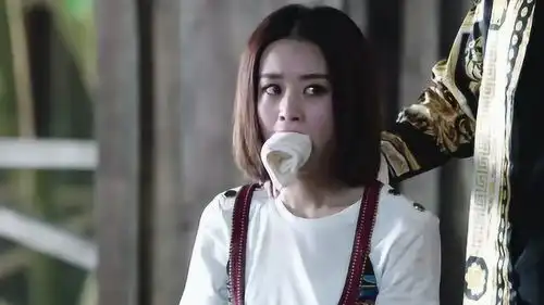 重温你和我的倾城时光那么漂亮的美女,就要被山寨大王糟蹋了
