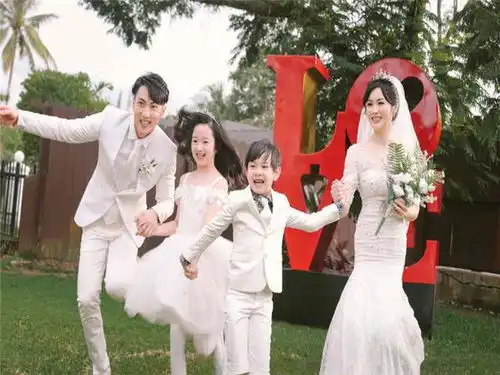 隐婚虽有无穷压力,但吴尊夫妇却选择承受,婚礼时才选择释放
