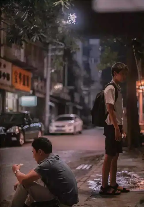 隐秘的角落大结局,朱朝阳爸爸却因买不起房上了热搜,老戏骨真的很惨吗