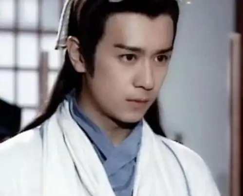 52岁陈浩民演25岁少爷扮相油腻显老态,网友找个班上吧
