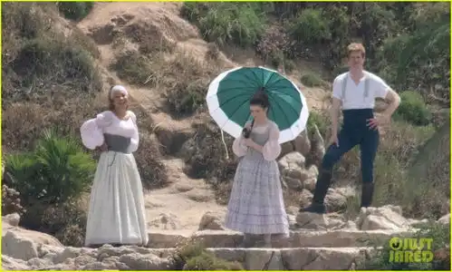 小美人鱼新片场照王子湿身剧组出现新冠疫情爆发