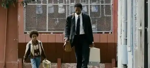 威尔史密斯掌掴奥斯卡颁奖嘉宾,因他嘲笑妻子光头,他做的对吗
