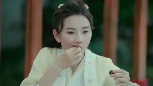 夜天子女土司请小天哥和女朋友吃水果,好搞笑