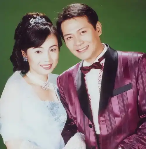 美过黎姿佘诗曼,让大佬下跪被全港封杀,58岁单身的她状态绝了
