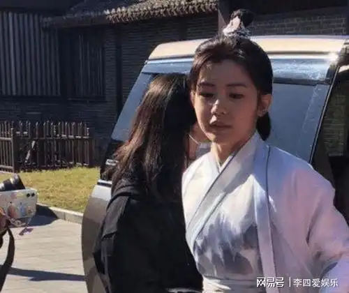 又一部古装剧开机,女主是火箭少女成员,被路人怼脸拍生图疯传
