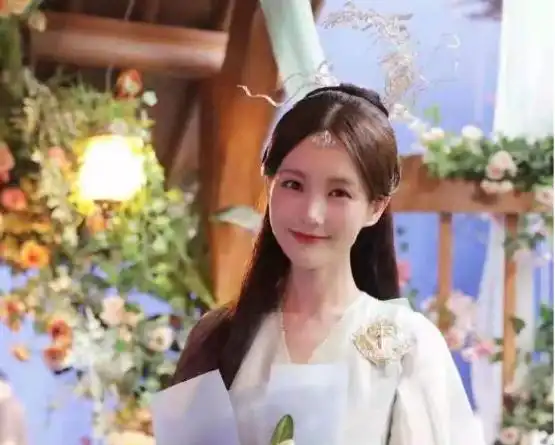 李一桐不再演女主角,给虞书欣新剧当配角,造型美出新高度