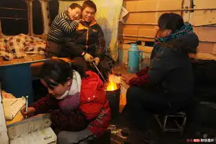 房价居高不下郑州一家四口蜗居中巴车四年