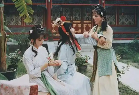 红楼梦麝月陪宝玉走到最后的丫头,开到荼蘼花事了