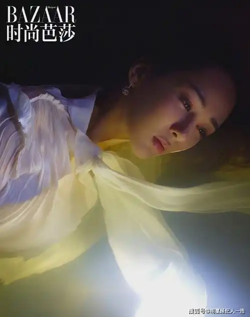 杨紫真的长大了,登上时尚芭莎五月刊封面,女人味十足
