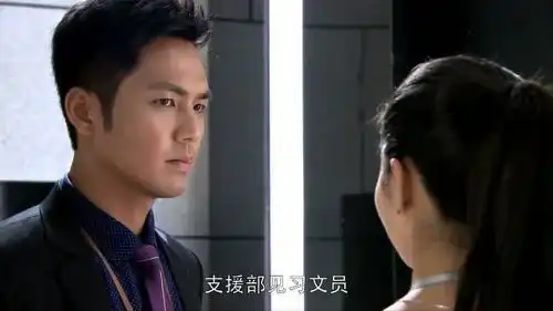 最美的时光苏蔓化身迷妹为宋翊宁做小文员,励成无意得知很惊讶
