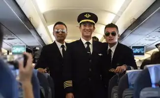 中国机长这么多制服帅哥,185cm的他帅过欧豪