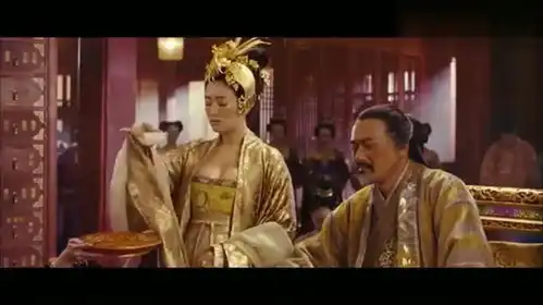 满城尽带黄金甲巩俐片段,自带古典气质的她依然有自己的气场
