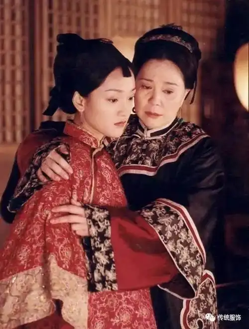 中式嫁衣我们穿上的是文化的传承还是影视剧的发明
