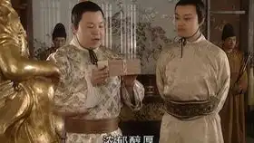 大明宫词37集剧情走向之17首次登基后的唐睿宗李旦于勤政殿朝议被武氏以万人劝进书正式逼迫退位天后武则天已从珠帘后出来,坐于旦旁为其护位

