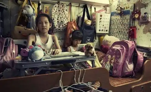 大香港的小蜗居麻雀虽小,五脏俱全,棺材房价格也昂贵
