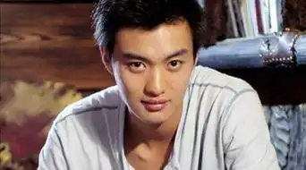 章子怡是他迷妹,舒淇被他圈粉,朱丹以身相许,他的魅力过目不忘
