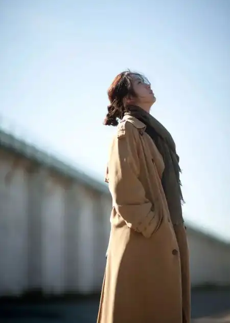 最适合秋季出游的穿搭,她们亲测好看