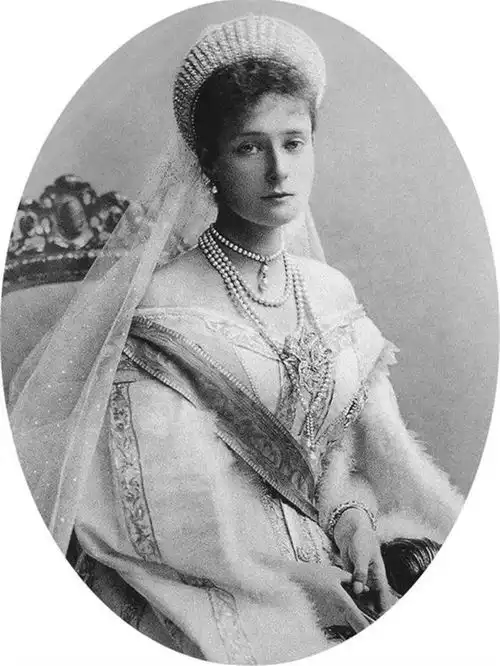 直击上世纪各国名媛的真容个个都长相漂亮,最后一位是茜茜公主
