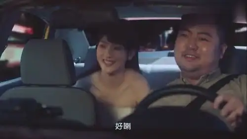 惹上冷殿下美女为了逃婚,不惜将自己化妆成丑女,借此逃脱束缚
