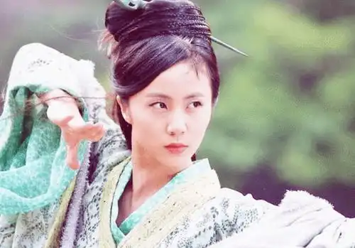 孙莉新剧路透照曝光,搭档小3岁男星拍吻戏,44岁少女感十足
