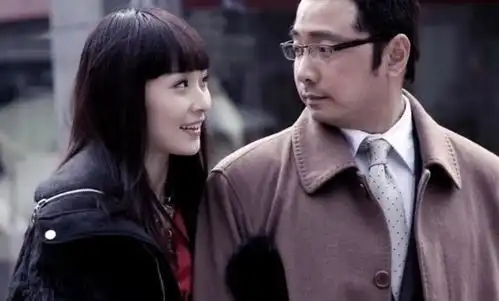 被张艺谋称为黄金第一美,一夜爆红抛弃罗晋,今低调嫁豪门