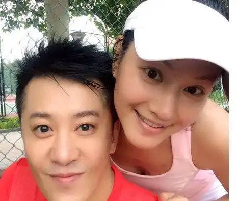 52岁毛宁近况生日当天晒照祈福年长也能配花衬衫,且吊打花旦
