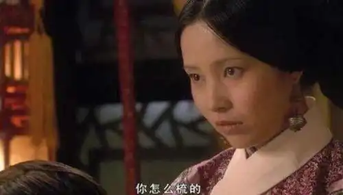 甄嬛传颂芝得到皇上宠爱后,为什么剪秋会扯疼皇后的头发原来早已不满

