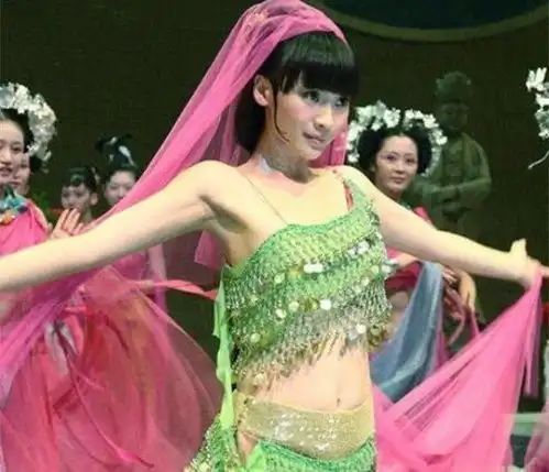 柳岩的20岁,27岁,30岁,33岁,36岁,38岁,一直都很美娱乐频道
